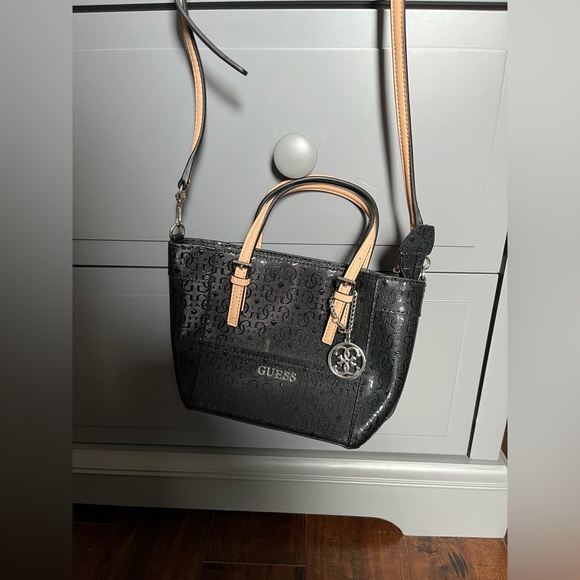 NWOT “Delaney” Guess Purse - Picture 2 of 2